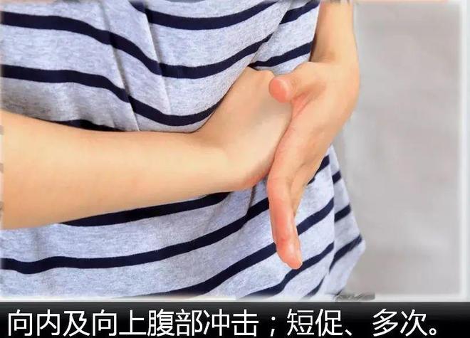 “妈妈，我能救她！”危急关头，11岁小学生冷静出手，用海姆立克法救下一女子