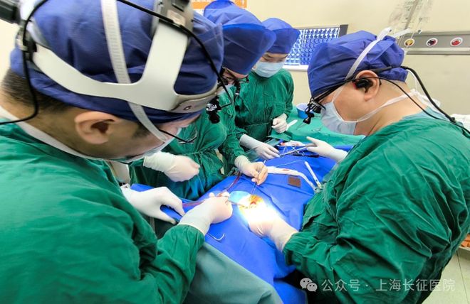 “颈椎已离断式脱位”，中国医生救回“身首离断”患者