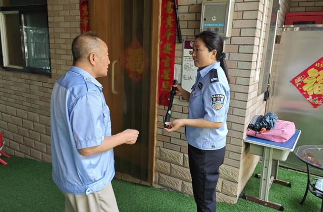 鹤壁市山城区长风中路派出所开展开学前校园安全大检查