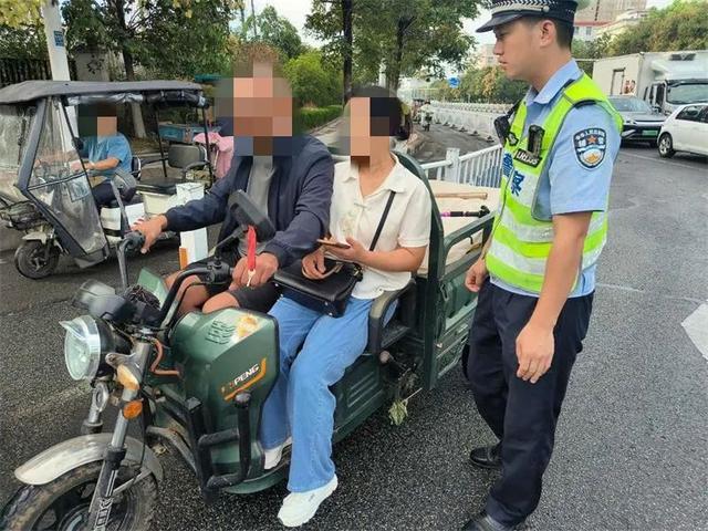 漯河交警持续对违法电动三、四轮车进行整治