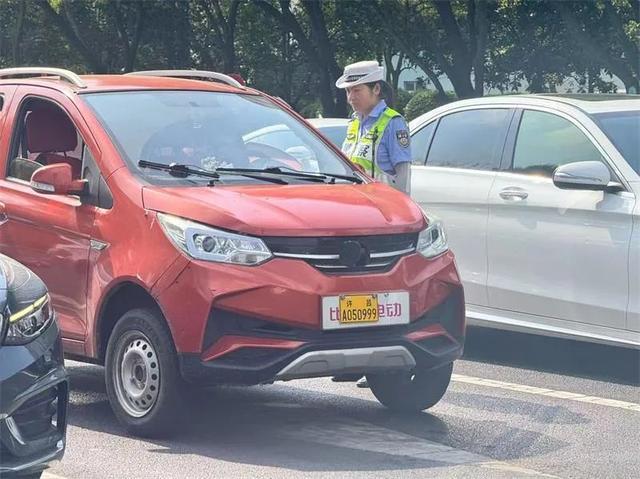 漯河交警持续对违法电动三、四轮车进行整治