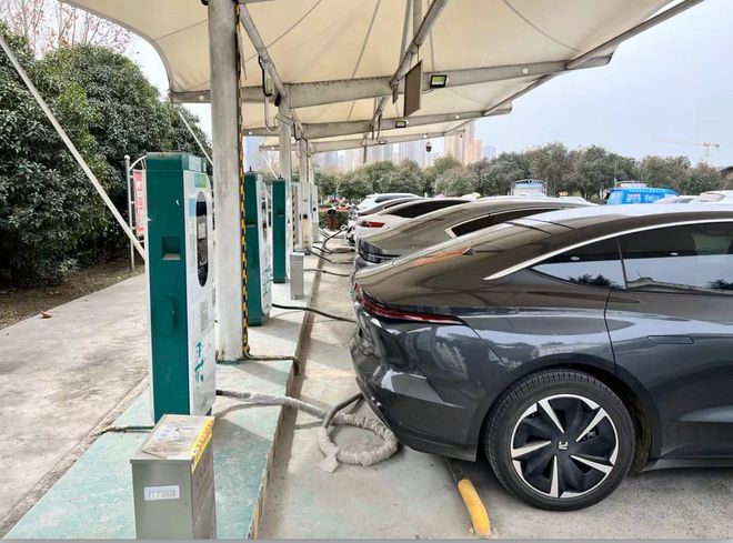 “小米汽车”春节返乡，县城是新能源汽车的蓝海吗？