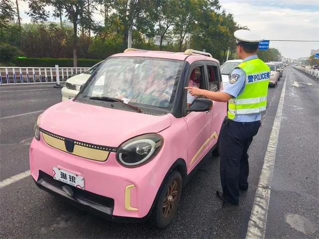 漯河交警持续对违法电动三、四轮车进行整治