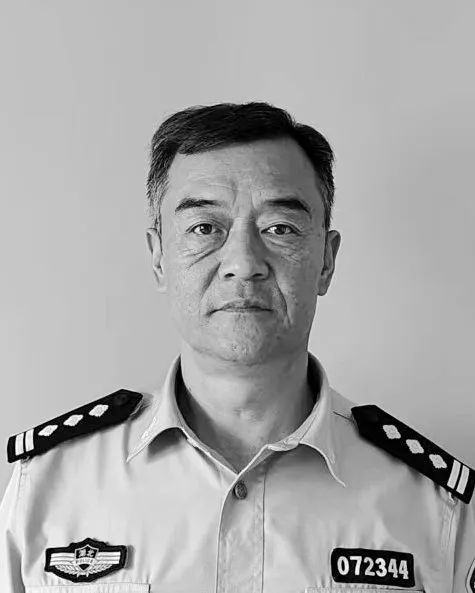 湖北钟祥市看守所一级警长吴建波，因公牺牲，年仅55岁