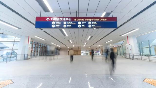 西安咸阳机场有人坠楼砸到清洁工？多方回应