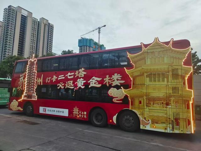 从卖克重到造体验，黄金楼成行业突围利刃？|黄金冰与火③