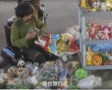 甘肃警方通报受胡雷资助女孩去世，残疾拾荒者胡雷痛哭：半年失去了两个学生，孩子们你们不要想不开