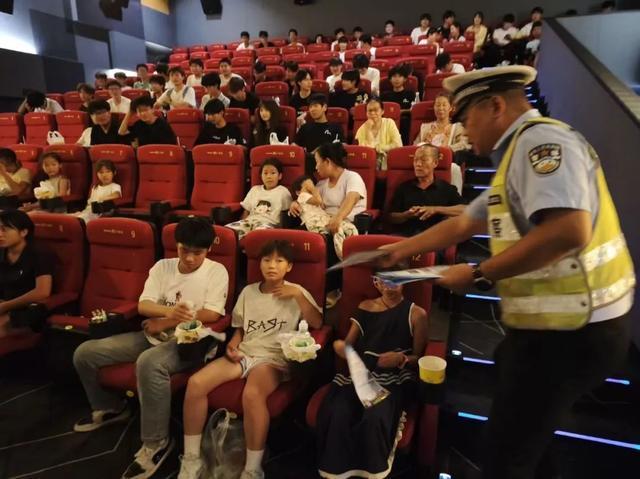 漯河交警“映前课堂”开讲！
