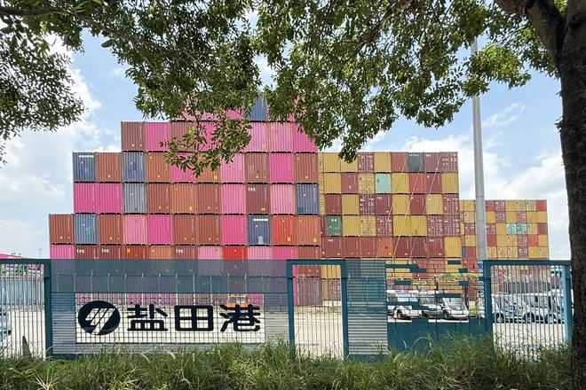 盐田港“狂飙”：平均每天10艘巨轮驶向欧美，深圳“新三样”卖到全球