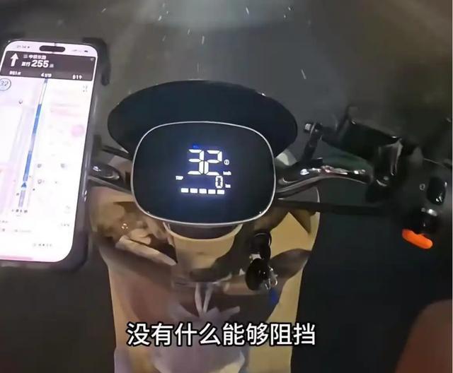 年轻人下班跑外卖月入 3000：有人说解压，有人说这是心酸