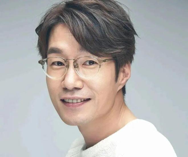 韩国知名男演员被发现车内去世，年仅55岁，此前因酒驾被逮捕，曾出演《请回答1988》《素媛》