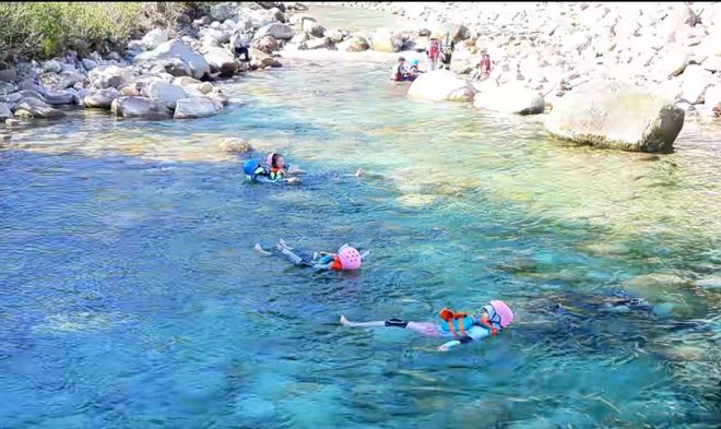 “特种兵旅游”已过气，顶流“窝囊旅游三件套”又怂又爽