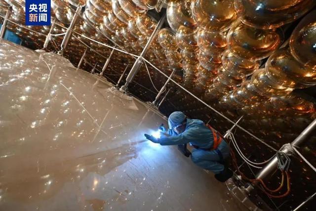 地下 700 米的江门中微子实验成果惊人，将破解“幽灵粒子”难题