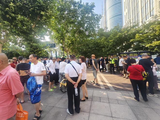 407只股票年内翻倍！实探上海马路股市沙龙：00后入场取经，券商现场抢客