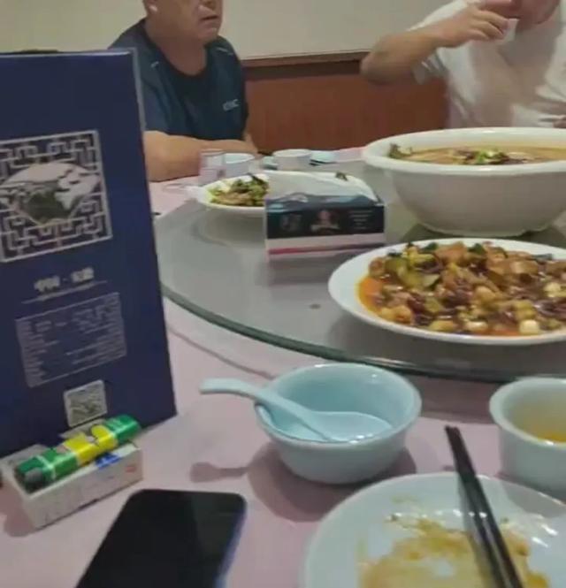 男子称“感谢所长、局长给面子跟我吃饭”，河北邯郸纪委回应