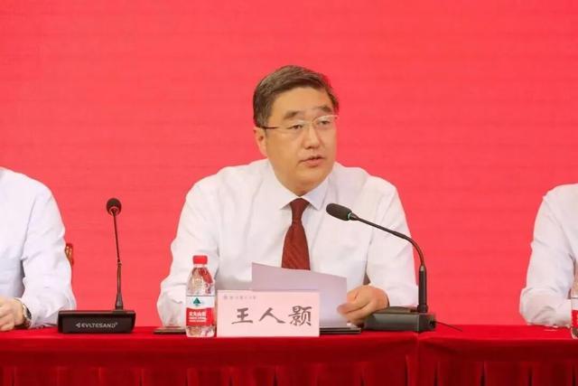 高校两名原副校长落马后，在任校长被查