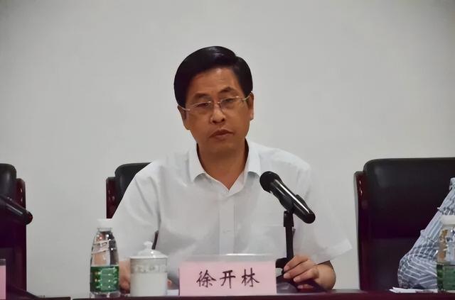 高校两名原副校长落马后，在任校长被查