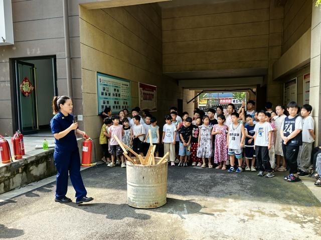 登封消防多点发力 高温天气防火宣传再“加码”