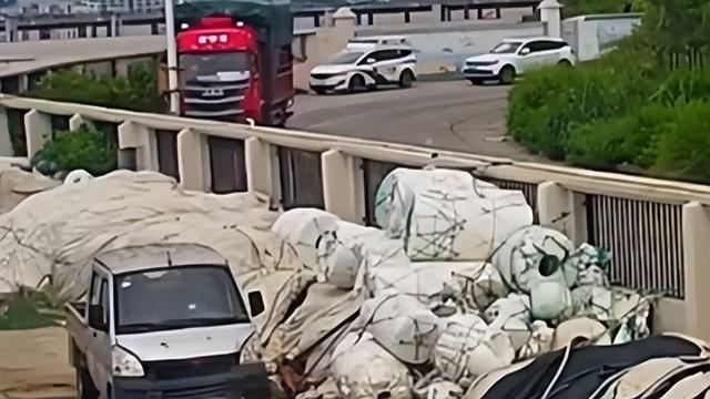 司机中毒后意识模糊拼命冲向警车，一场生命托付的故事