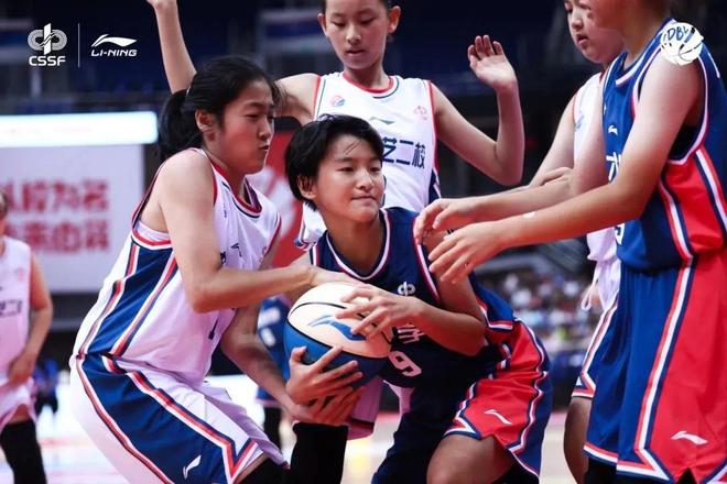 湖南这所小学女篮勇夺全国总冠军！