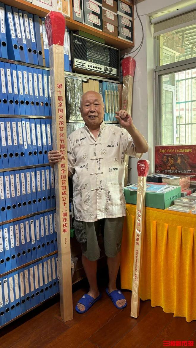 湖南76岁老人收藏80万枚火花，方寸间见证时代变化