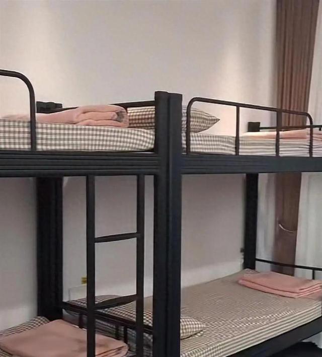 胖东来货车司机休息室曝光，食物和水全免费，还有独立淋浴间